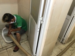 Thông tắc bồn cầu cụm công nghiệp